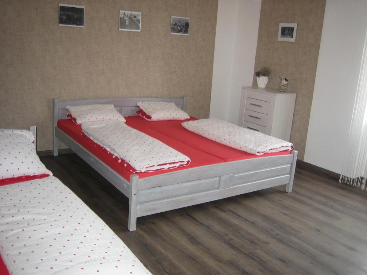 Apartmany Polepy エクステリア 写真